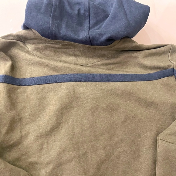 NWT - Boys Zip Up Sweater with Hood, Size 12 - Picture 2 of 5